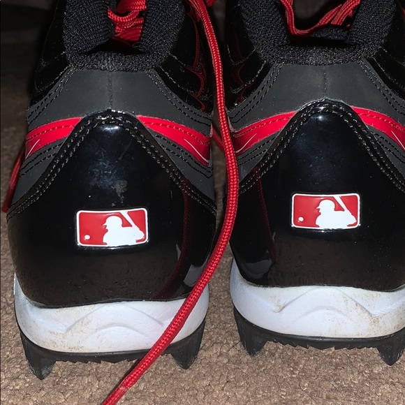 Under Armour Baseball/Softball Cleats - Picture 4 of 6